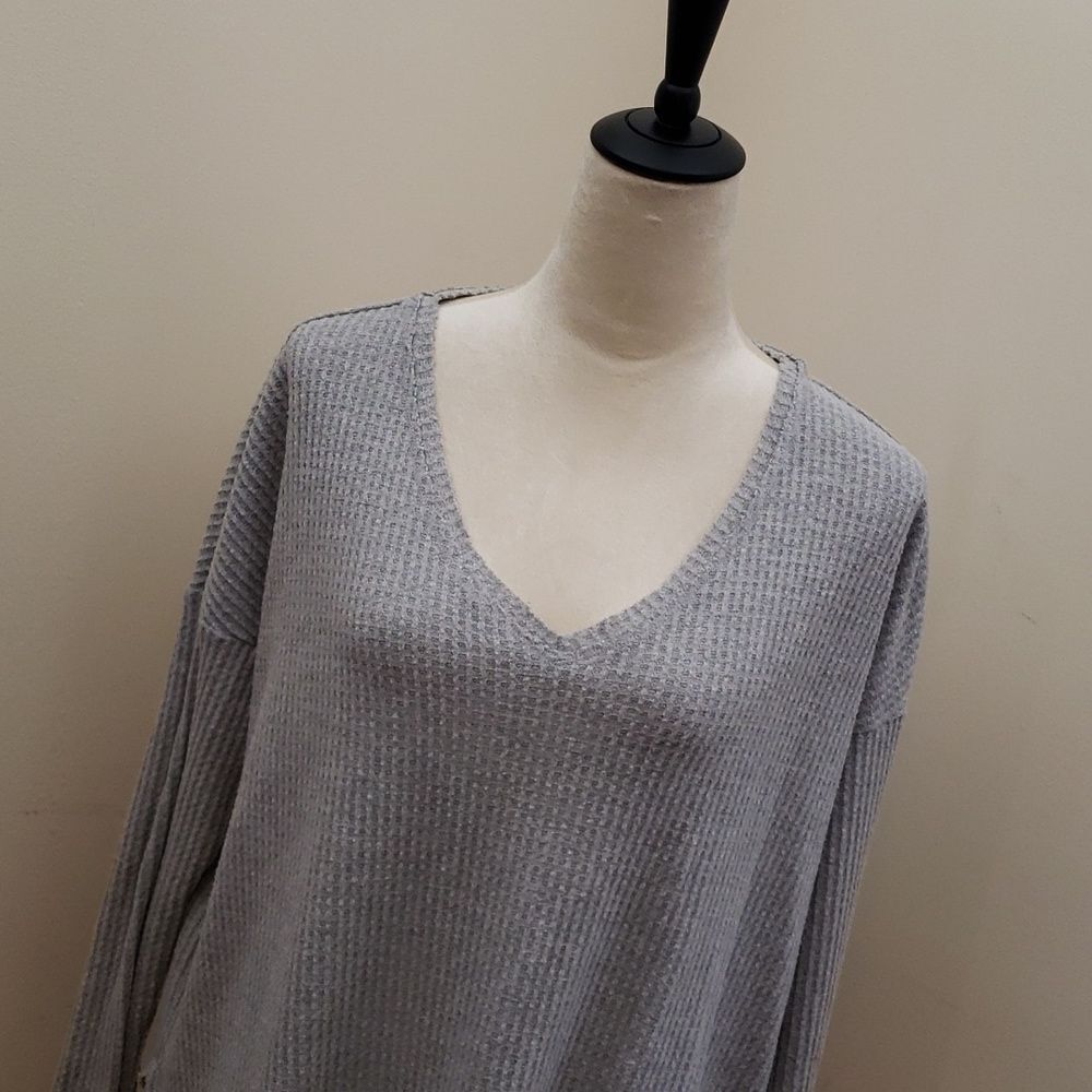 Wild Fable Women Gray Waffle Texture V Neck Shirt, Size Medium, Long Sleeve